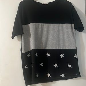 Medium size shirt with stars and gray in the front